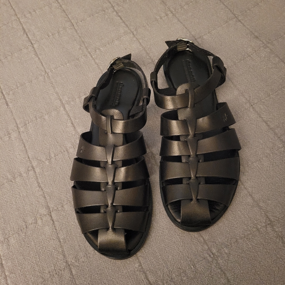 Dragon. diffusion fisherman sandals